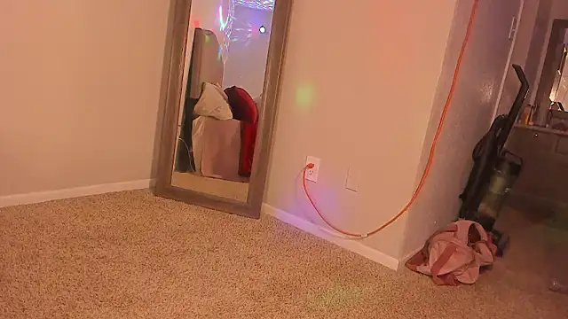 yiauana Show in webcam