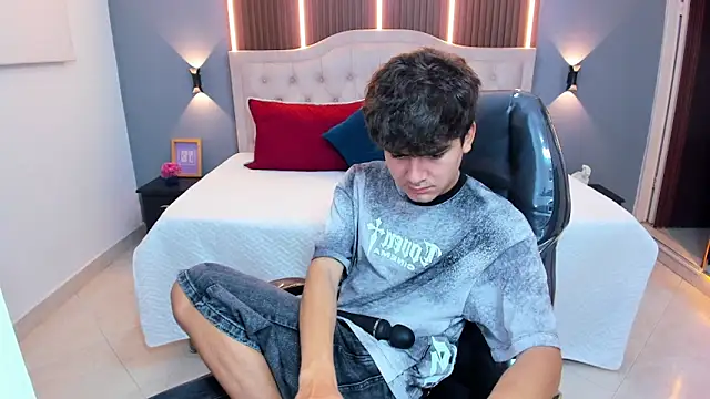 Tommy18__ Chat XXX in diretta