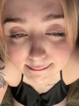 Chatroom XXX en direct de KellyMoors