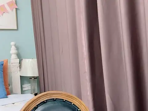 sarah111's Live XXX Chat