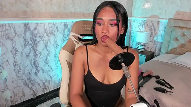 Horny_Brunette_n Live XXX chat