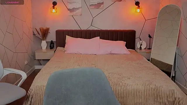 elise_robbie's Live XXX Chat