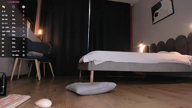 แชท XXX สดของ miraqqwerty