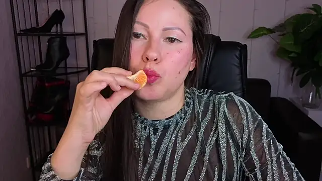 Chat +18 de Dana__dom ao vivo