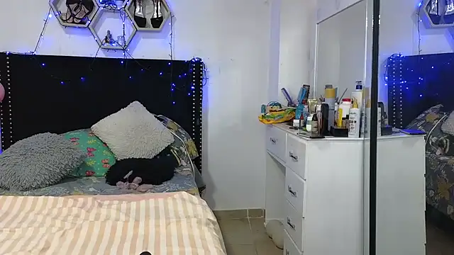 دردشة charlotte_077 الجنسية المباشرة