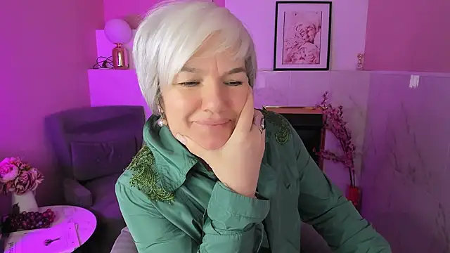 CarmenSoft Adlı Modelin Canlı XXX Sohbeti