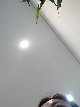 ialnuyoa_h Chat XXX in diretta