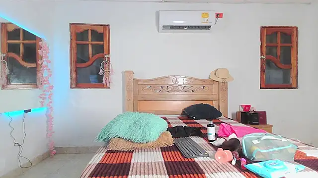 bratz_glloe 现场XXX聊天