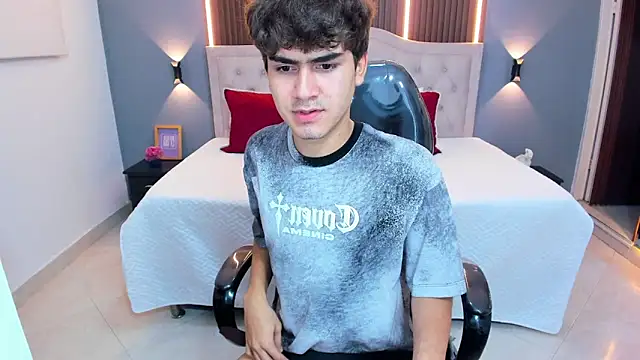 Tommy18__ 라이브 XXX 채팅