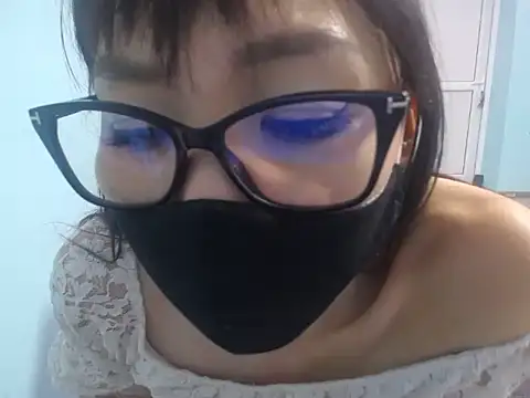 elllaaxx: διαδικτυακό σόου στην κάμερα