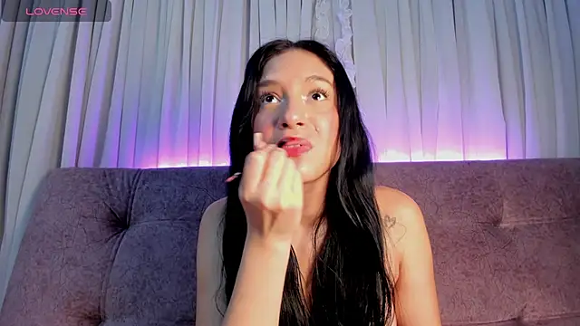 violet_77711's Live XXX Chat