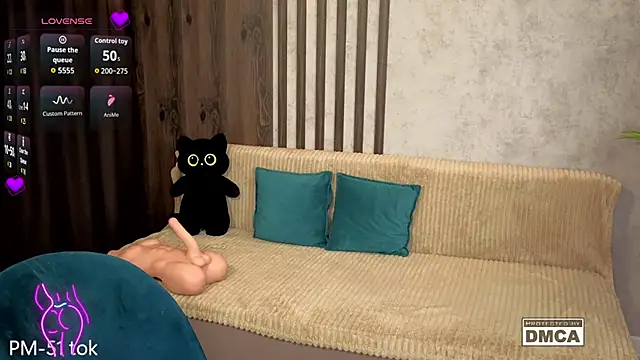 Holl1WouldのライブXXXチャット