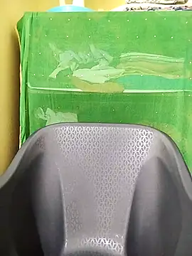 veenacute: διαδικτυακό σόου στην κάμερα