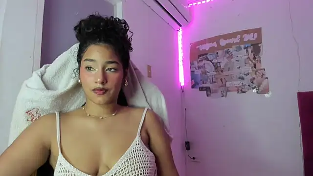 emily_stars1 Adlı Modelin Canlı XXX Sohbeti