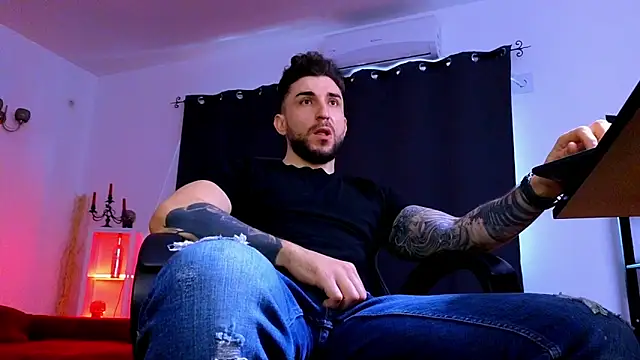 MightyAaron66 live XXX chat