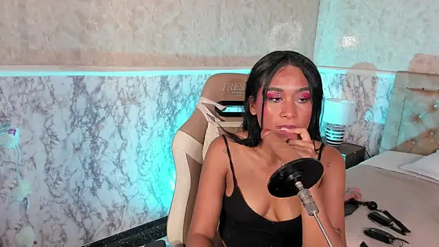 Horny_Brunette_ Live XXX-Chat