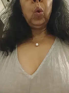 NakedMILFx's Live XXX Chat