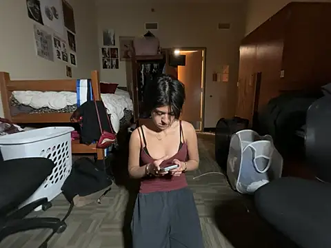 petitelatinateen Adlı Modelin Canlı XXX Sohbeti