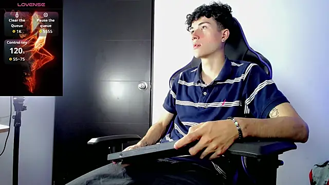 johnny_cagee Adlı Modelin Canlı XXX Sohbeti