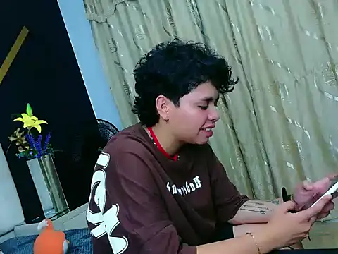 NikiEvanz Adlı Modelin Canlı XXX Sohbeti