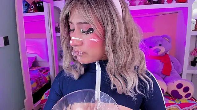 miss___megan Adlı Modelin Canlı XXX Sohbeti