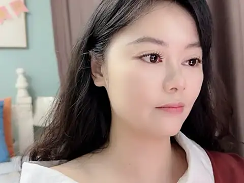 sarah111 live XXX chat