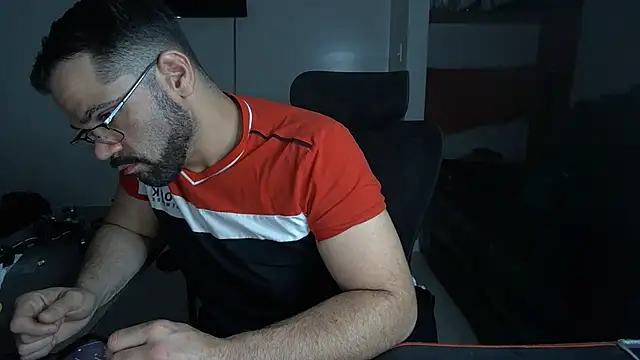 Zander823: διαδικτυακό σόου στην κάμερα