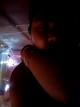 Girlsexxy-excitef Adlı Modelin Canlı XXX Sohbeti