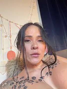 HotAlana_: διαδικτυακό σόου στην κάμερα