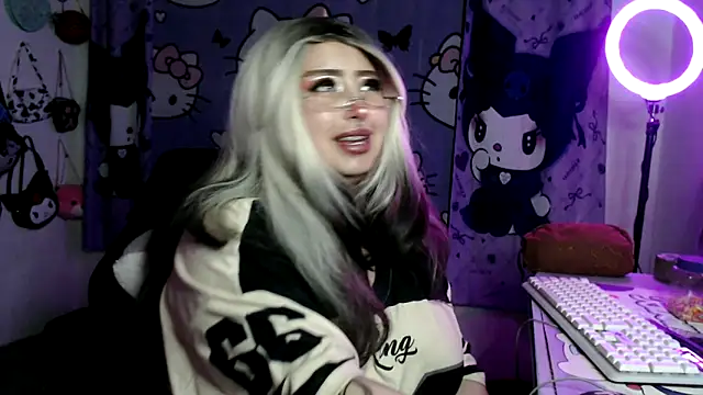 Chat +18 de lussyevans24 ao vivo