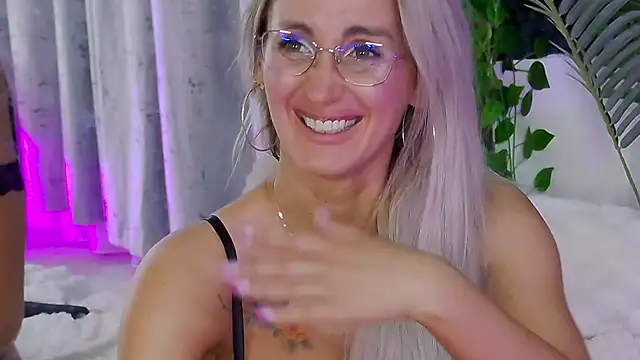 IsabelleEthan লাইভ XXX চ্যাট