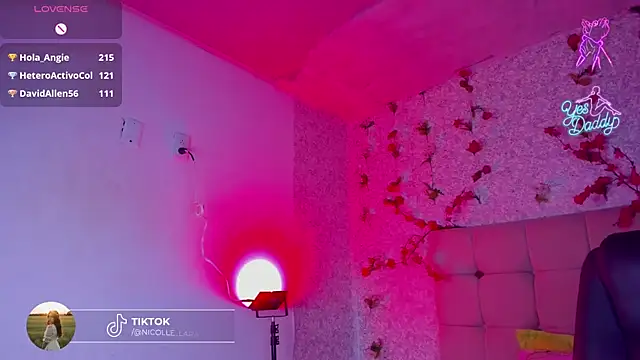 Kitty_Rose_CS' Live XXX Chat