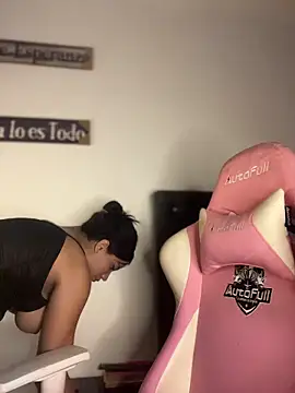 _Eurekaa_'s Live XXX Chat