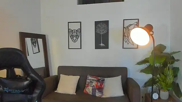 Justin_kingX7 Chat XXX in diretta