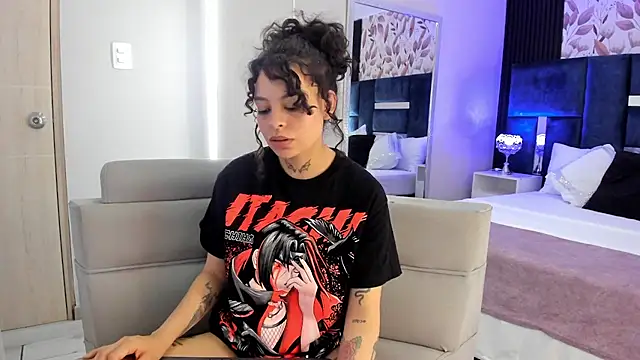 KatherineGomez élő XXX-chatje