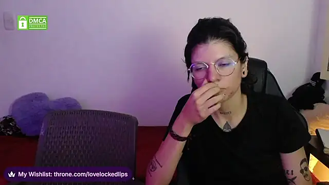 XXX chat uživo modela lovelockedlips