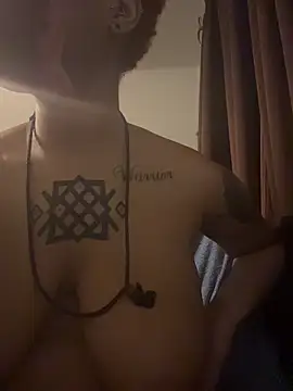 Chat +18 de nickytheehawtie ao vivo