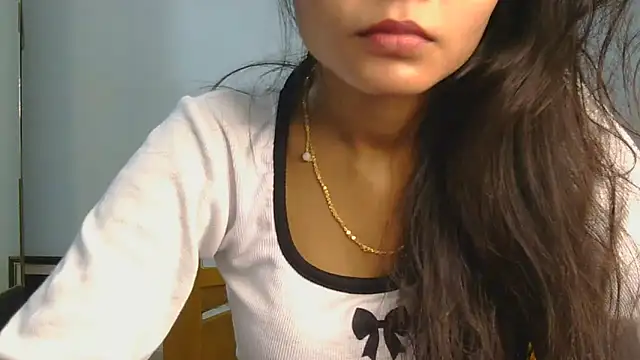 Aarti_misty71 Adlı Modelin Canlı XXX Sohbeti