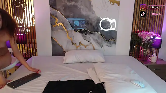 MiticaBrennet_'s Live XXX Chat