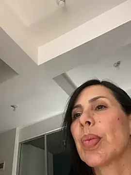 caritoo21 Adlı Modelin Canlı XXX Sohbeti