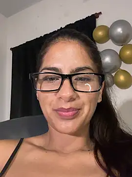 chicachocolate01 Adlı Modelin Canlı XXX Sohbeti