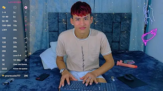 Show modela NicolasTorrez na web-kameri