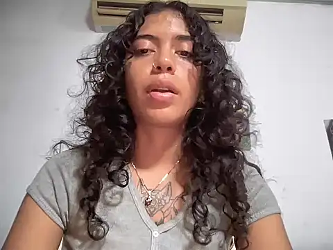 Chatroom XXX en direct de Antonia-bloom