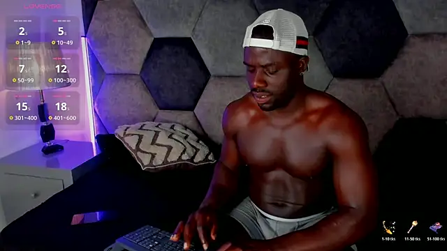 Latrellx7 Webcam Show