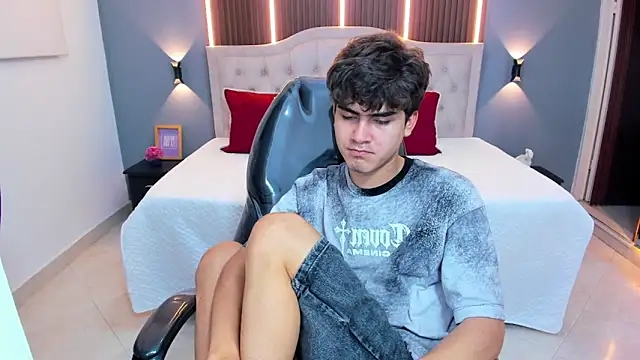 Tommy18__'s Live XXX Chat