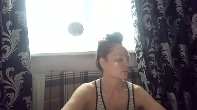 LindaStarS 在線直播表演