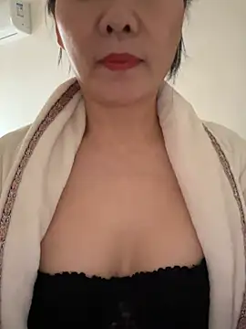 xiiuuff18 Adlı Modelin Canlı XXX Sohbeti