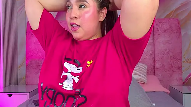 emmacurvy Adlı Modelin Canlı XXX Sohbeti