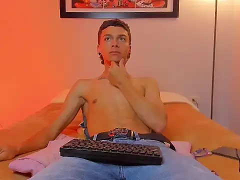 Noahh_Sakyn Webbikameraesitys