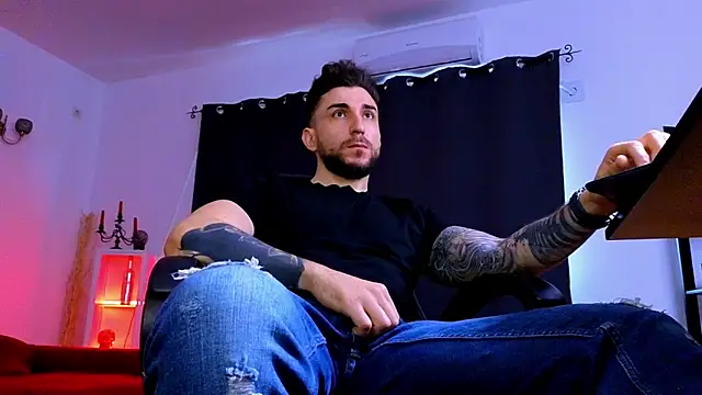 MightyAaron66 现场XXX聊天